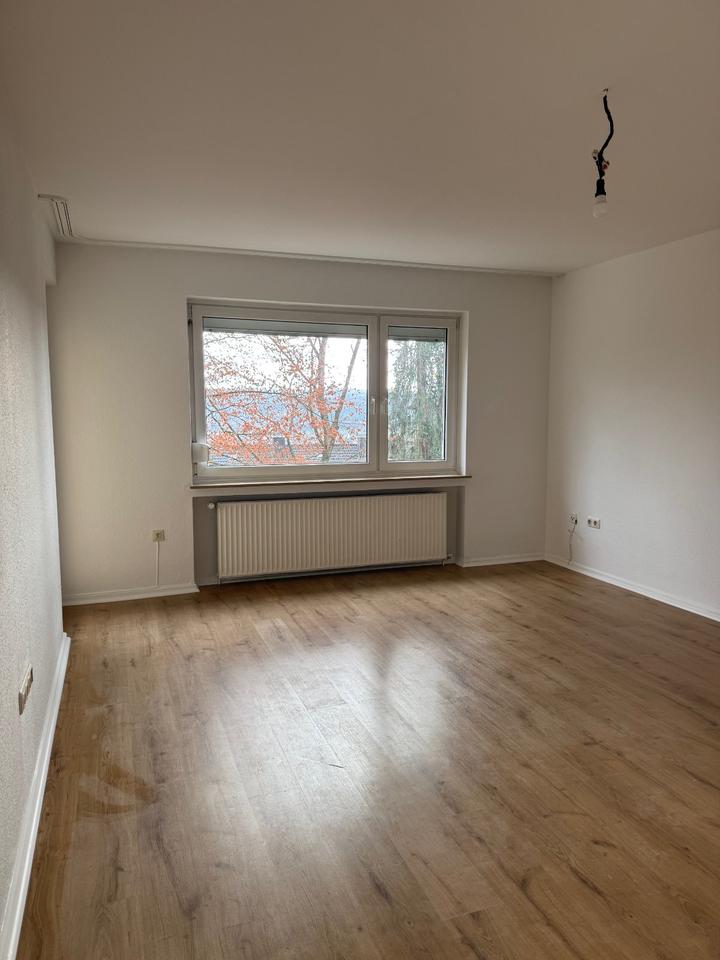 Thumbnail-Helle, gut geschnittene 3-ZKB-Wohnung mit Balkon - SI-Giersberg