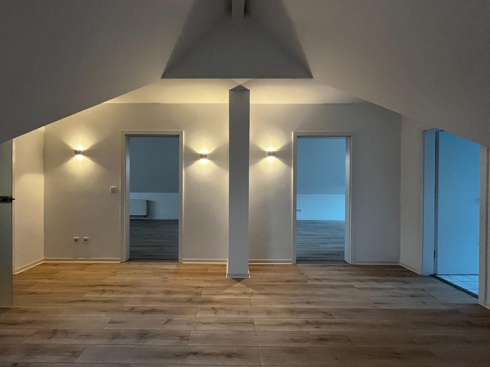 Thumbnail-2 ZKB, Dachgeschosswohnung mit Balkon (Hausberge)