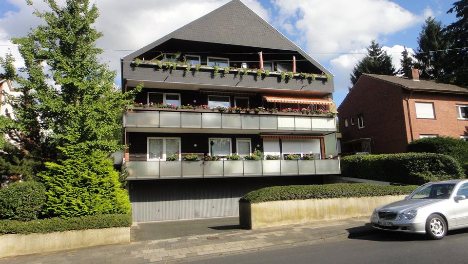 Thumbnail-Großzügige 2 Zimmer DG-Wohnung mit Balkon