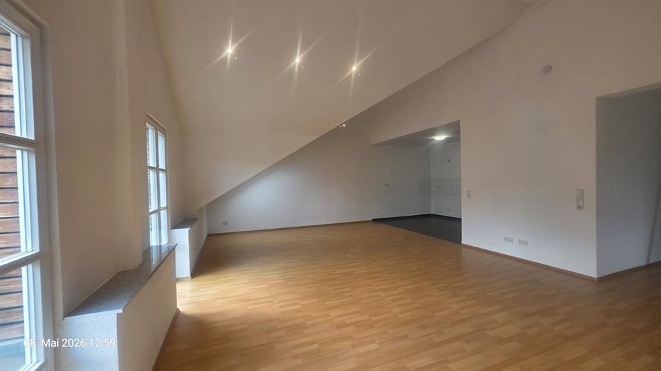 Thumbnail-Neu renovierte 3 ZKB Dachgeschoss Wohnung mit Balkon und Garage