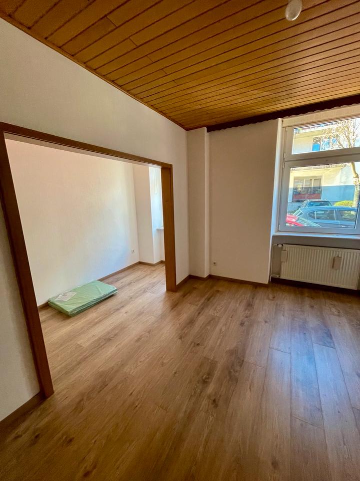 Thumbnail-Renovierte 2 Zimmer Wohnung mit Einbauküche