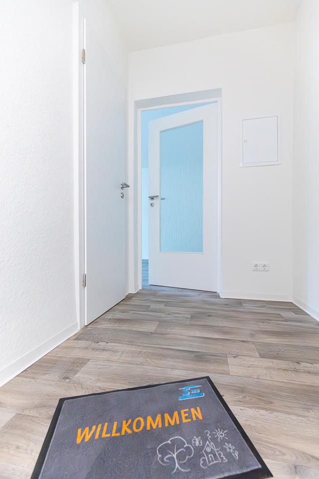 Thumbnail-Wohnen in Bad Salzelmen. Frisch sanierte 1-Raum Wohnung im Erdgeschoss mit Dusche und Balkon direkt am Kurpark.