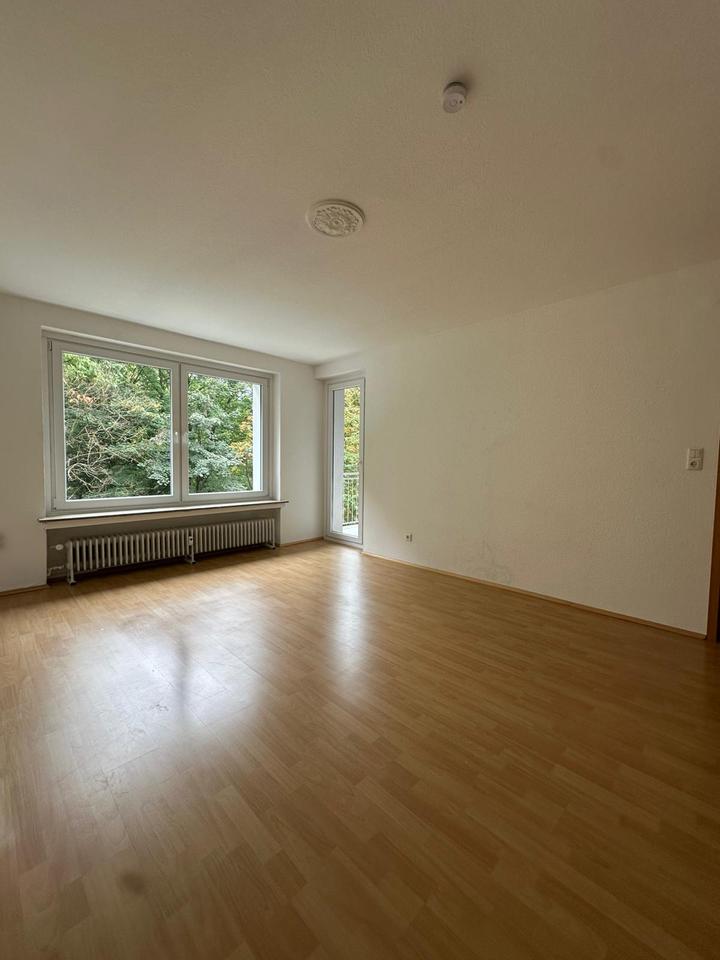 Thumbnail-Gemütliche 2,5-Zimmer-Wohnung mit Balkon und Waldblick in Wuppertal – ideal für Singles oder Paare!
