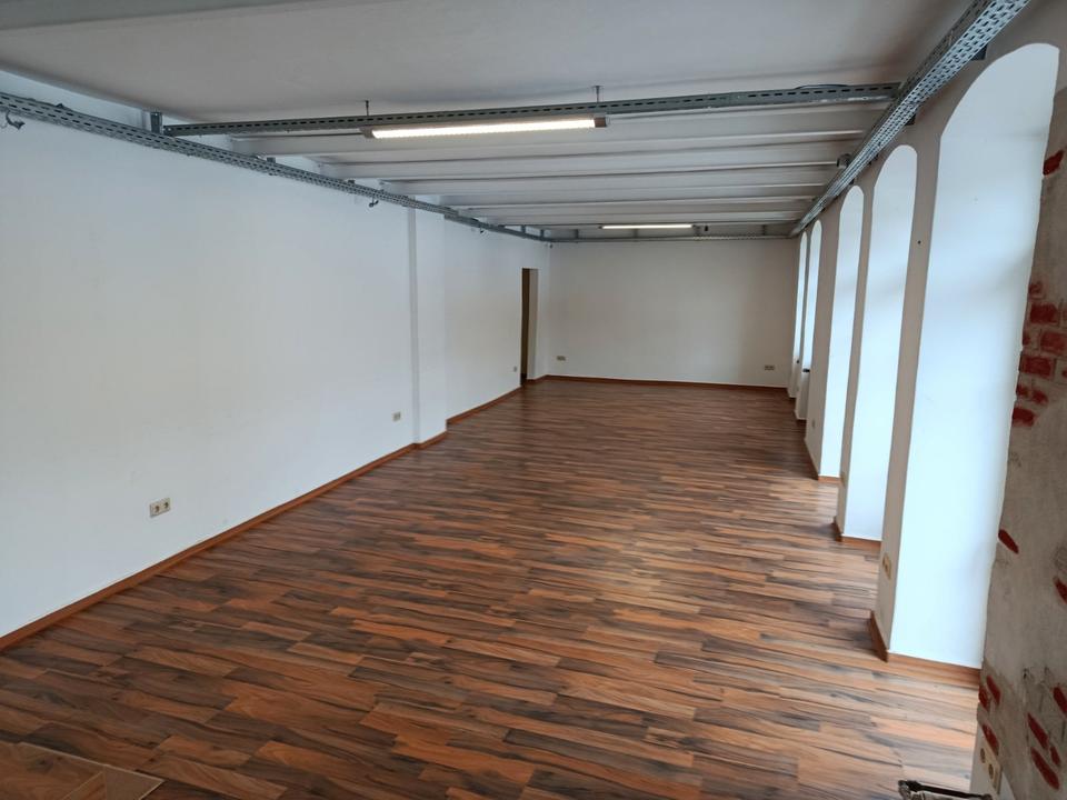 Thumbnail-Ladengschäft in guter Lauflage, ideal für Büro Kosmetik-Studio