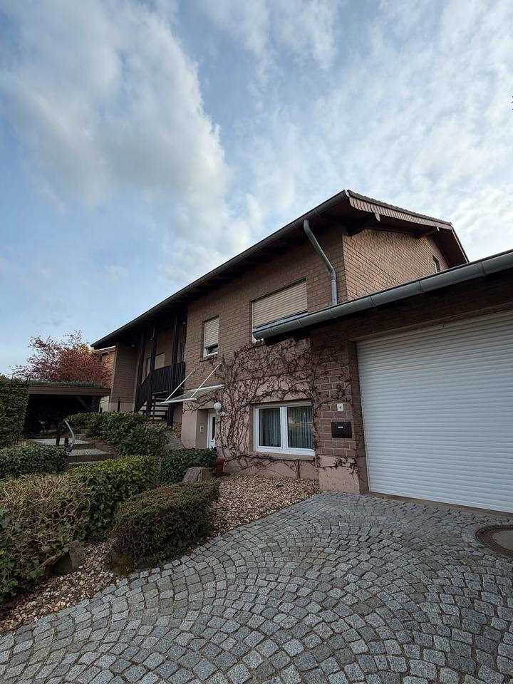 Thumbnail-Freistehendes Einfamilienhaus mit Einliegerwohnug, Garage