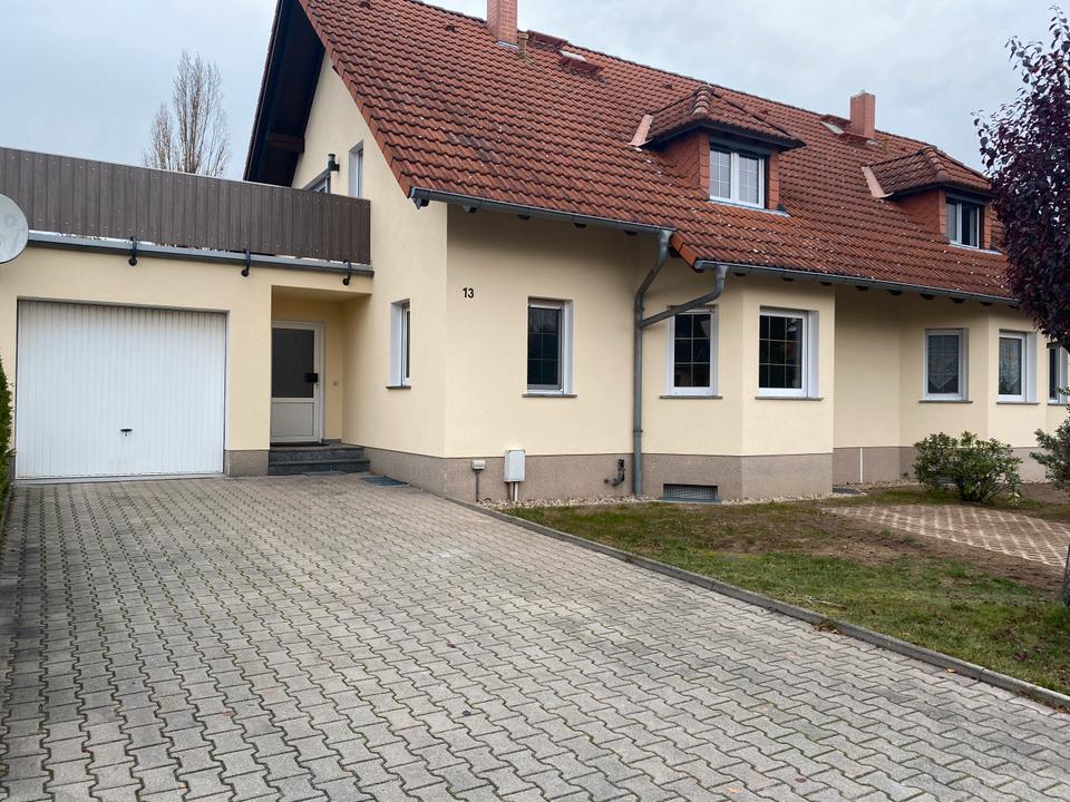 Thumbnail-Teilsanierte Doppelhaushälfte mit Garten & Garage in Priestewitz zu vermieten