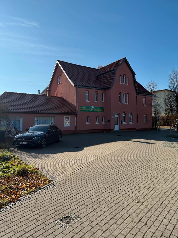 Thumbnail-Haus mit Doppelgarage und Geschäftsräumen