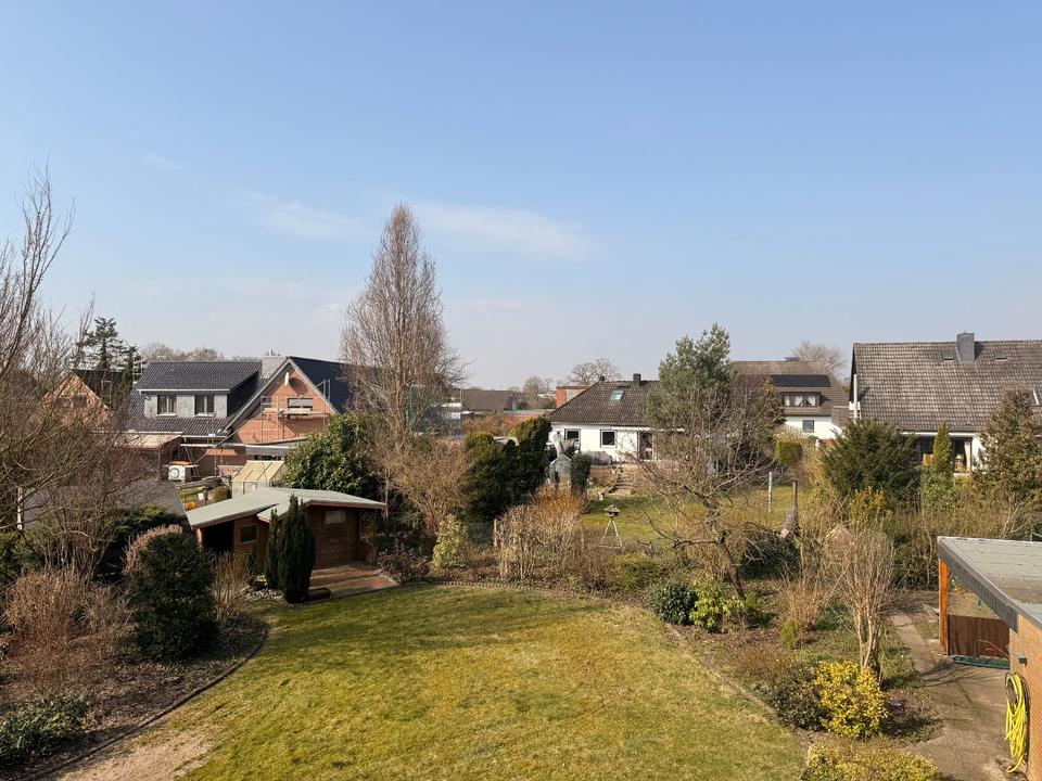 Thumbnail-...über den Dächern von Lahausen! Sanierte Obergeschosswohnung mit toller Loggia!