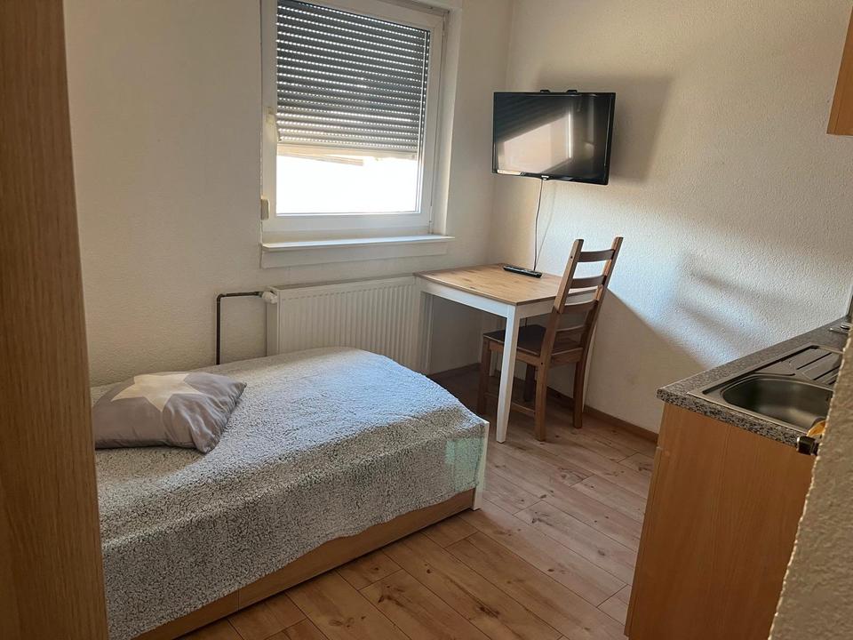 Thumbnail-Kleine vollmöblierte Wohnung Apartment für eine Person