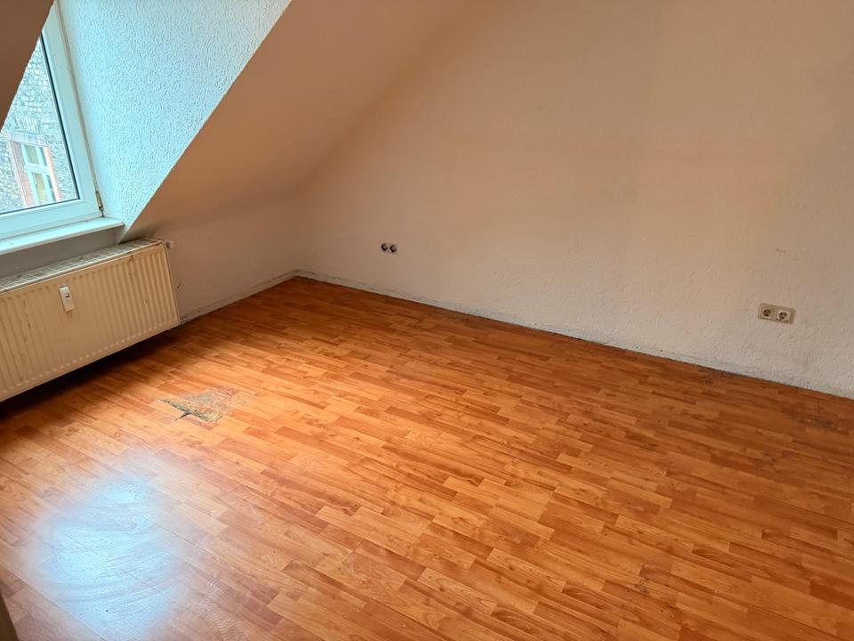 Thumbnail-2-Zi.-Altbau (leerstehend) – komplett modernisierungsbedürftig