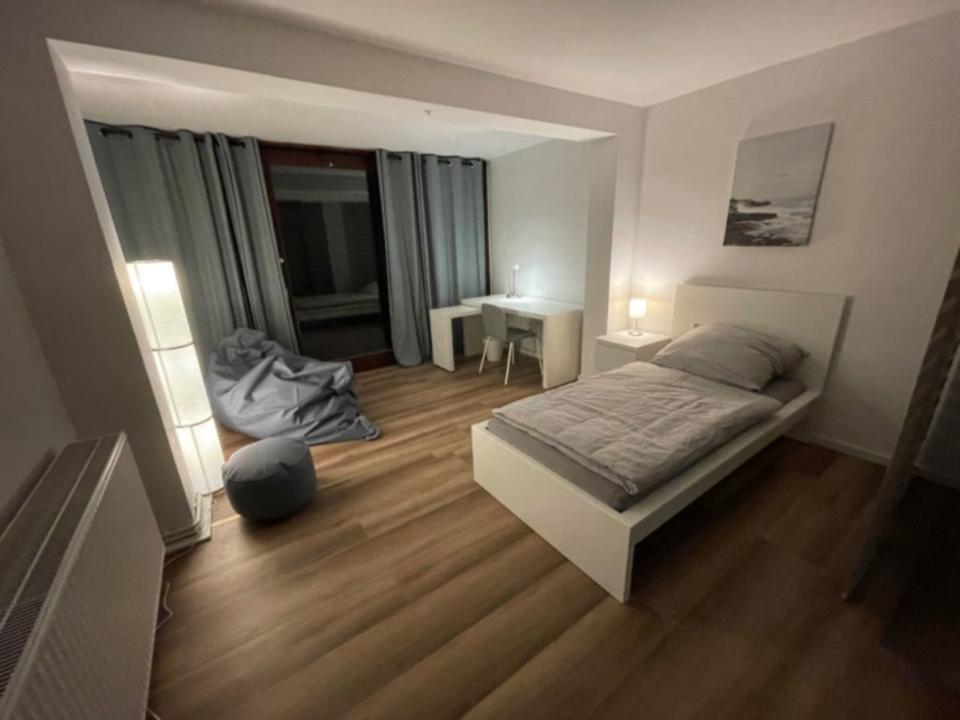 Thumbnail-Großes möbliertes Zimmer (31m²) mit Gartenzugang nahe Constructor