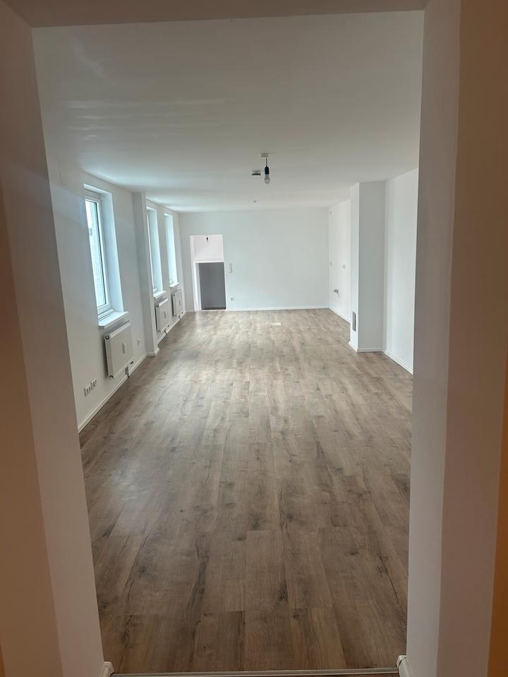 Thumbnail-3,5 Zimmer Panorama Wohnung mit Garten