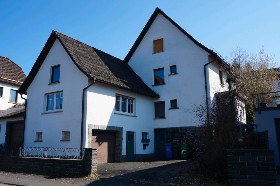 Thumbnail-Ein- bis Zweifamilienhaus in Breidenbach ca 258 m²