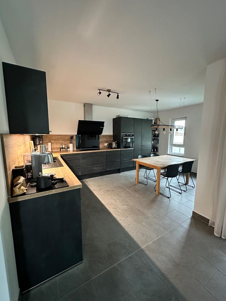 Thumbnail-Moderne 3-Zimmer Wohnung mit EBK, Balkon & Carport