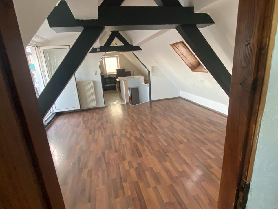 Thumbnail-2 Zimmer Dachwohnung, Küche, Bad, Balkon in Damm Glattbacherstr.