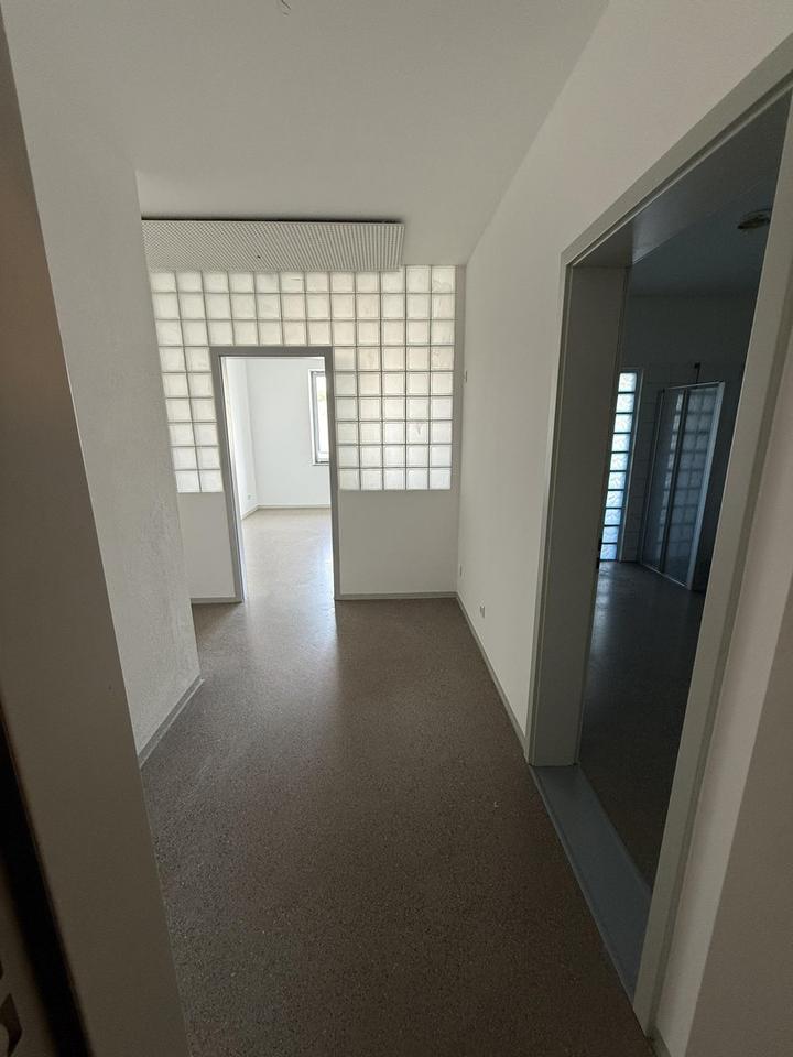 Thumbnail-3.5-Zimmer-Wohnung ca. 90qm im 1. OG zu vermieten, zentral, ruhig mit kleiner Terrasse