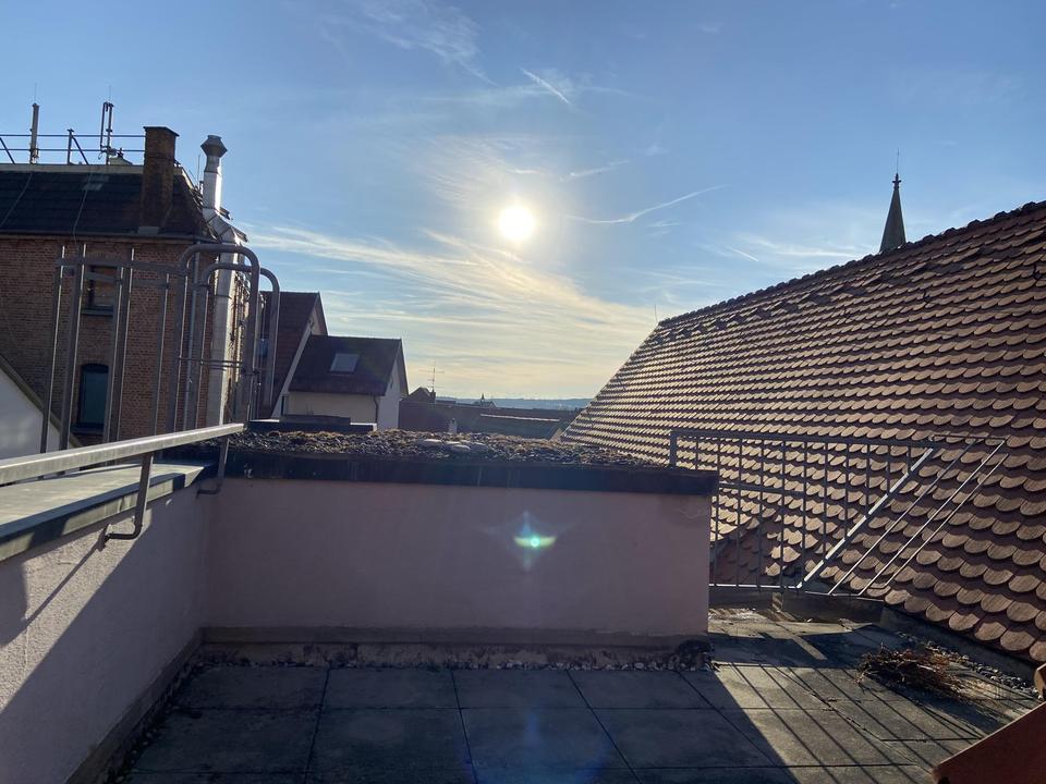 Thumbnail-Renovierte 2-Zimmer-Wohnung mit Dachterrasse und Einbauküche in Münsingen