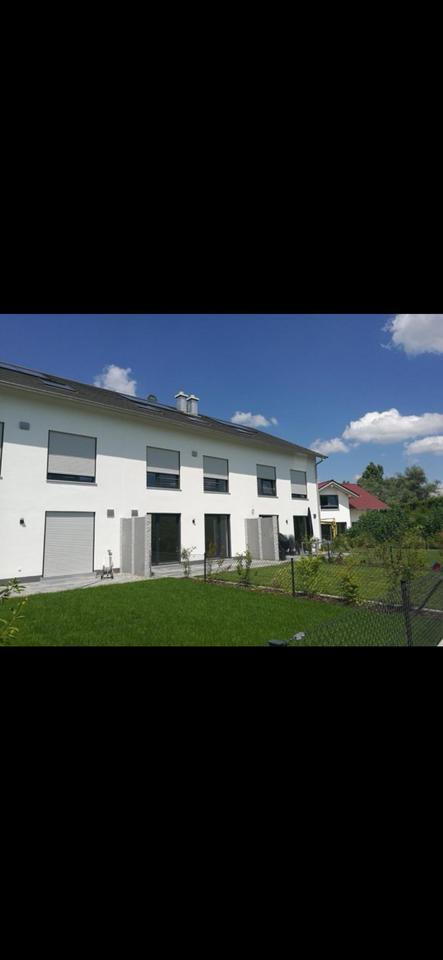 Thumbnail-Reihenmittelhaus 2 Garagen 1 Stellplatz Terassenüberdachung