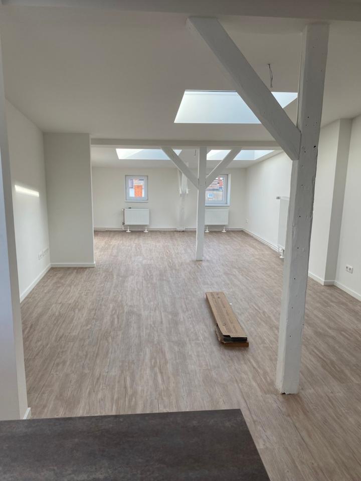 Thumbnail-Charmante Altbau-Dachgeschosswohnung mit Einbauküche