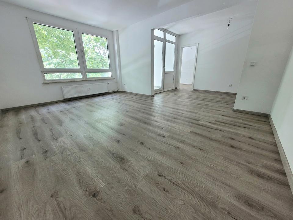 Thumbnail-Großzügige 5-Zimmer-Wohnung mit Balkon