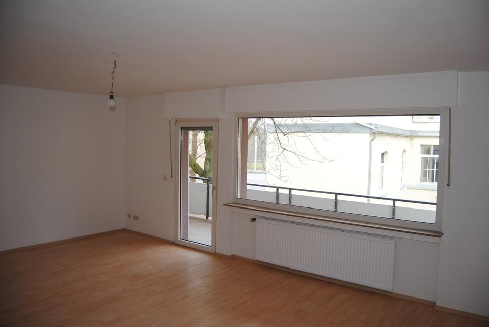 Thumbnail-Gepflegte Etagenwohnung, 2. OG, mit großem Balkon für Kapitaleger