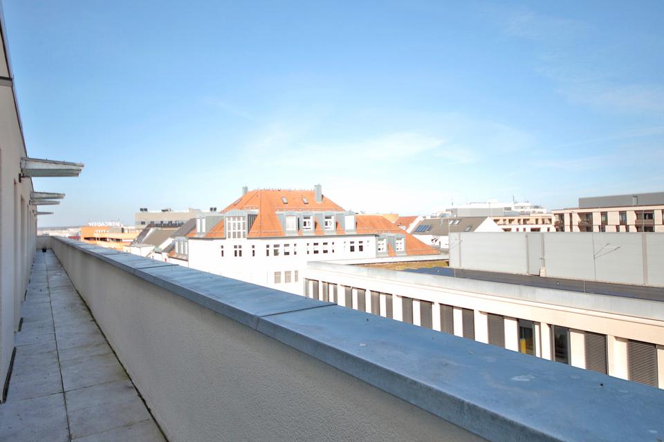 Thumbnail-Blick über Böblingen: Exklusive 3-Zimmer Wohnung im obersten Stock!