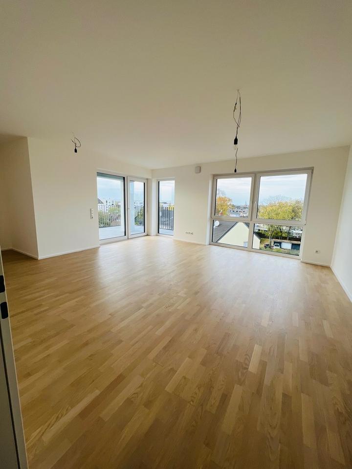 Thumbnail-Helle und hochwertige Neubauwohnung mit großem Balkon