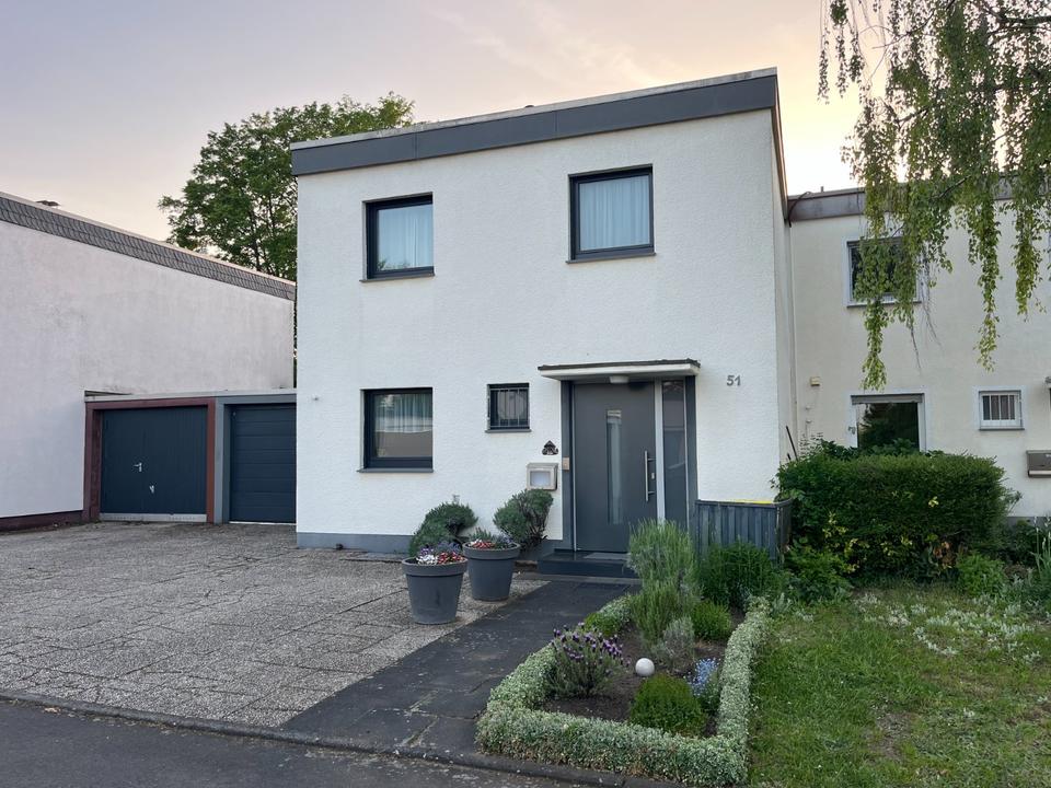 Thumbnail-Einfamilienhaus (Reihenhaus) in Köln-Rodenkirchen mit gr. Garten