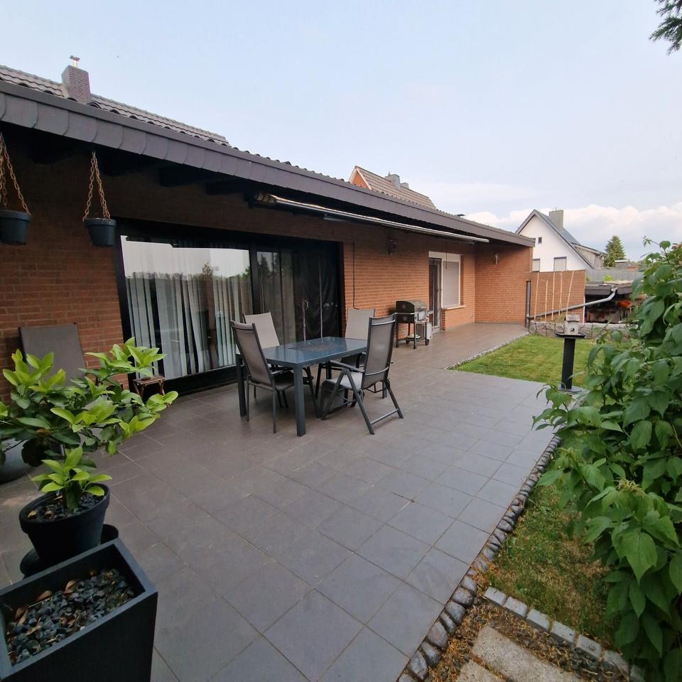 Thumbnail-Freistehendes Einfamilienhaus - zwei Wohnungen – nicht vermietet