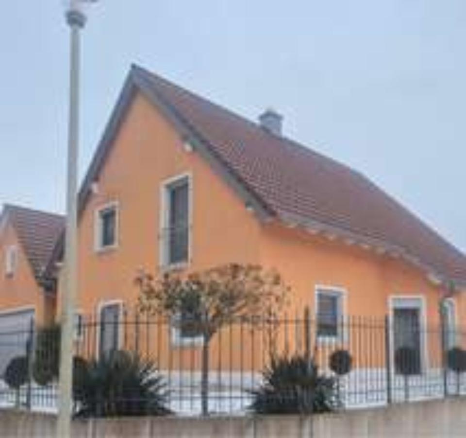 Thumbnail-Schönes Einfamilienhaus mit Garten in Sengenthal