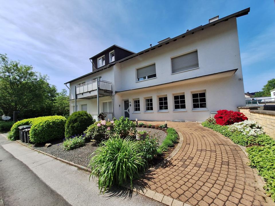 Thumbnail-Gepflegtes Mehrfamilienhaus mit 6 Wohnungen und 16 Garagen