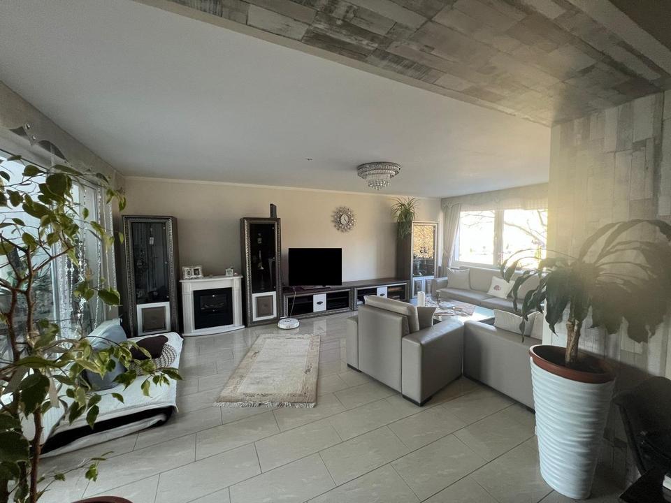 Thumbnail-Bezaubernde Wohnung mit Tiefgaragenstellplatz und Wintergarten