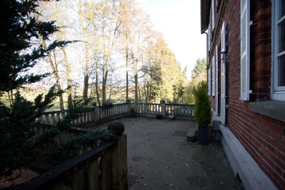 Thumbnail-Attraktive, renovierte 4-Zimmer-EG-Wohnung mit EBK in Villa mit g