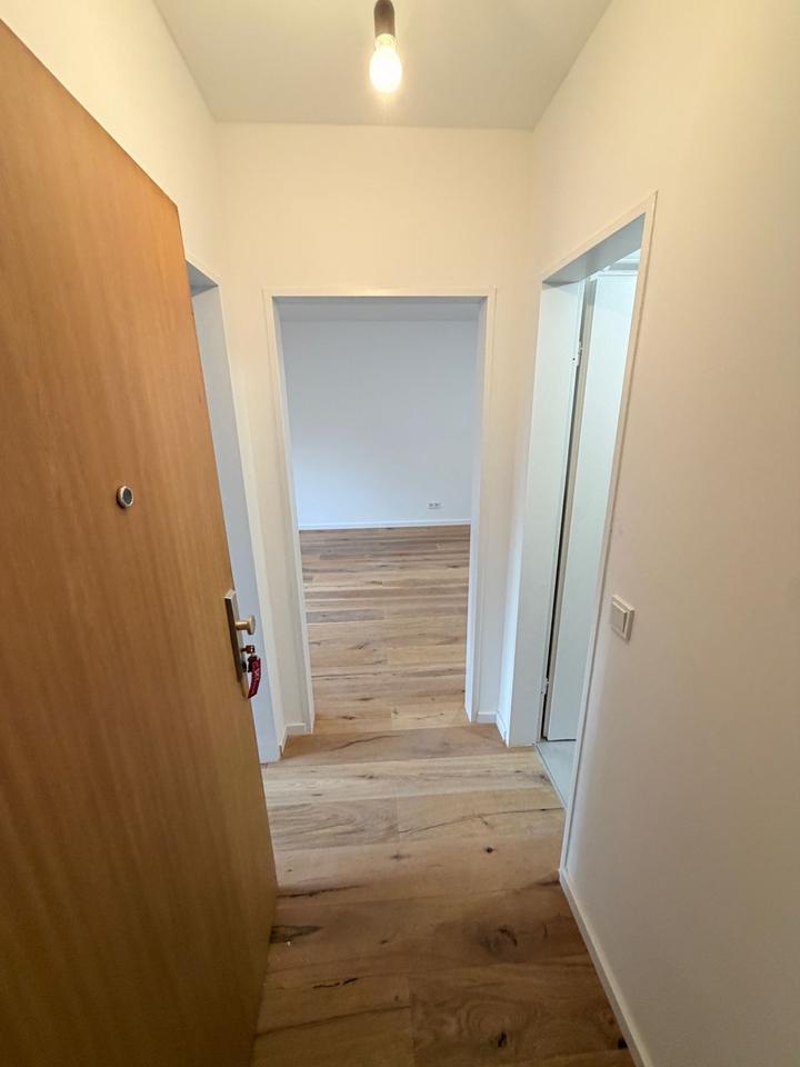 Thumbnail-Erstbezug nach Sanierung – Stilvolles Dachgeschoss-Apartment mit Rheinblick in Düsseldorf-Himmelgeist