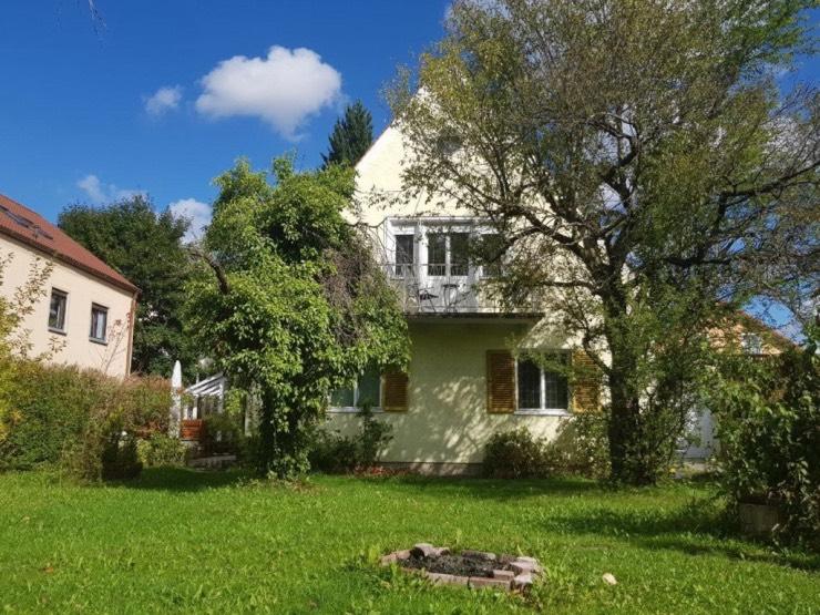 Thumbnail-Dachzimmer in WG Einfamilienhaus mit großem Garten