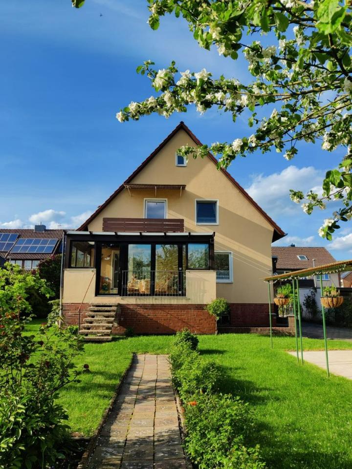 Thumbnail-Von Privat: Zweifamilienhaus in Bestlage – Wintergarten & Garage