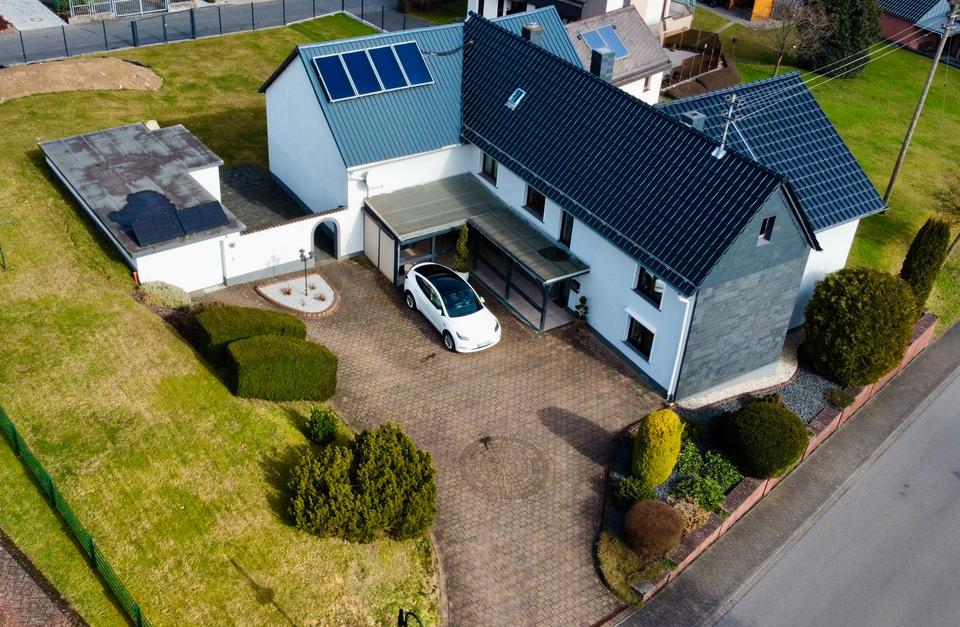 Thumbnail-Einfamilienhaus mit Scheune und Baugrundstück