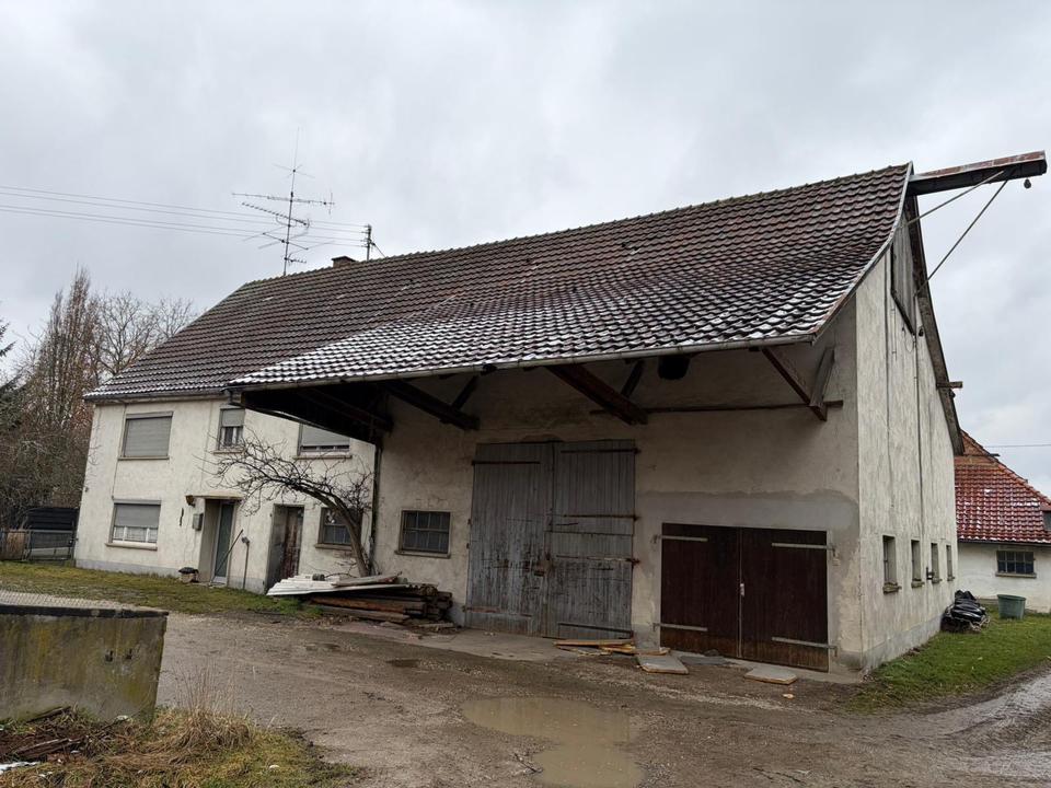 Thumbnail-Altes Haus mit Stadel und mehrere Garagen in Burgrieden