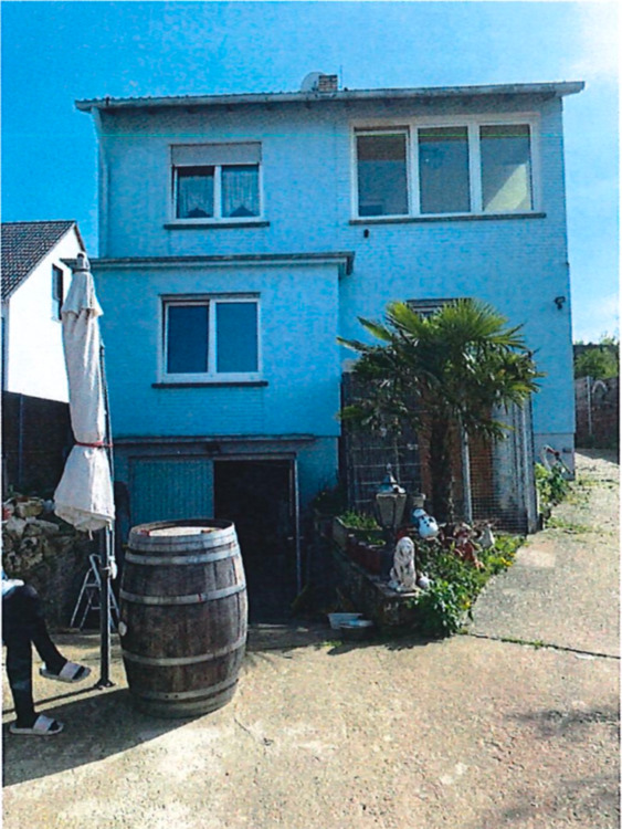 Thumbnail-Freistehendes Ein- Zweifamilienhaus auf 785 m² großem Grundstück