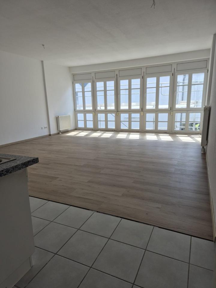 Thumbnail-Großes, helles & saniertes Einzimmer Apartment mit Kochzeile