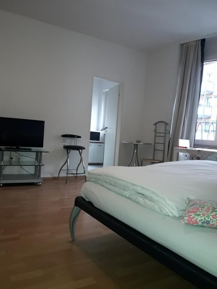 Thumbnail-1Zim. Apartment Möbliert-City Center-Frankfurt Kurzzeitig