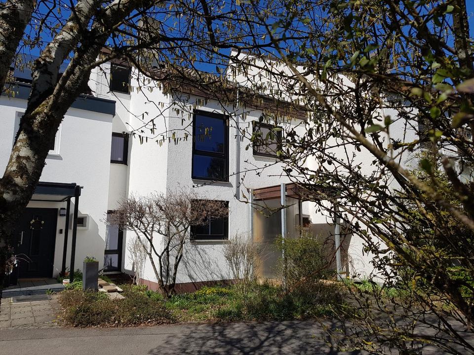 Thumbnail-Neukeferloh - RMH in ruhiger Lage – ca. 176 m² Wohn-Nutzfläche -