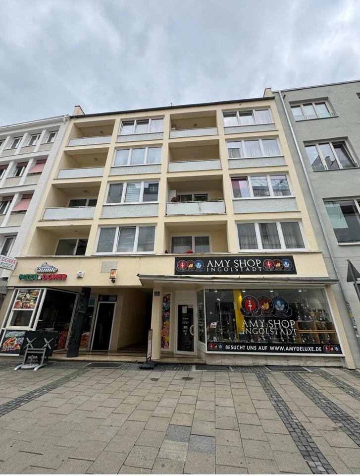 Thumbnail-Ein Mehrfamilienhaus steht zum Verkauf