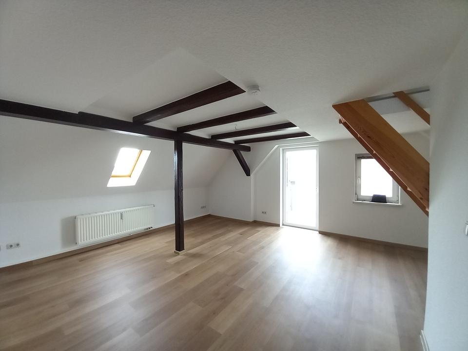 Thumbnail-niedliche 3-Zimmer Maisonette-Wohnung im DG mit Balkon in Neukirchen (Sachsen)