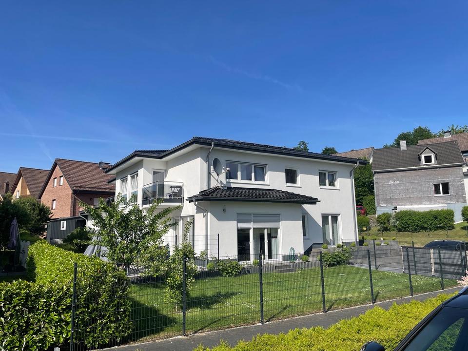 Thumbnail-Einfamilienhaus + 3 Wohnungen mit Garage und Carpot