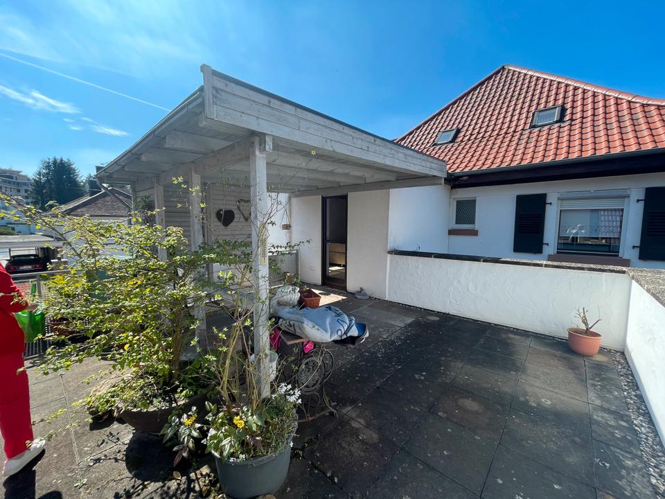 Thumbnail-Großzügige 5-Zimmerwohnung mit Dachterrasse in zentraler Lage