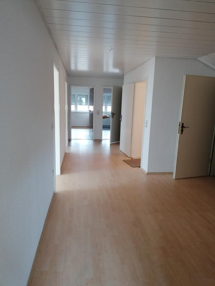 Thumbnail-Helle 4-Zi.-DG-Wohnung, Wohnküche u. Balkon 140 m² in Neubrunn