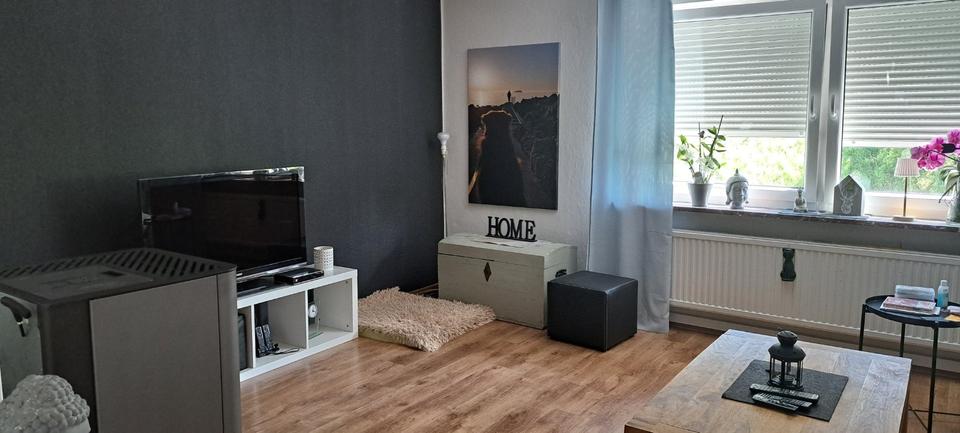 Thumbnail-Alleinstehendes Einfamilienhaus mit gewerbl. Räumen und Garten