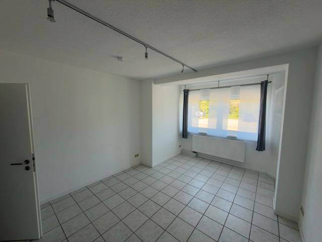 Thumbnail-Moderne 2-Zimmer-Wohnung mit separatem Eingang und Parkplatz