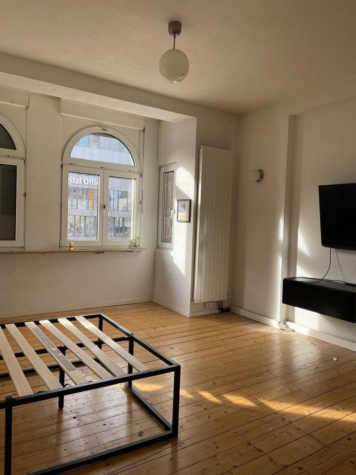 Thumbnail-WG-Zimmer in einer hellen Wohnung in zentraler Lage